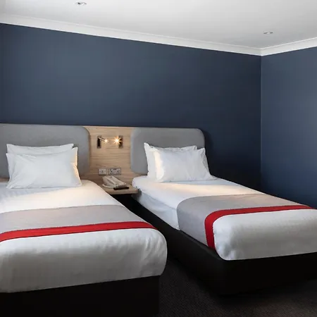 Holiday Inn Express London Victoria By Ihg Exterior photo